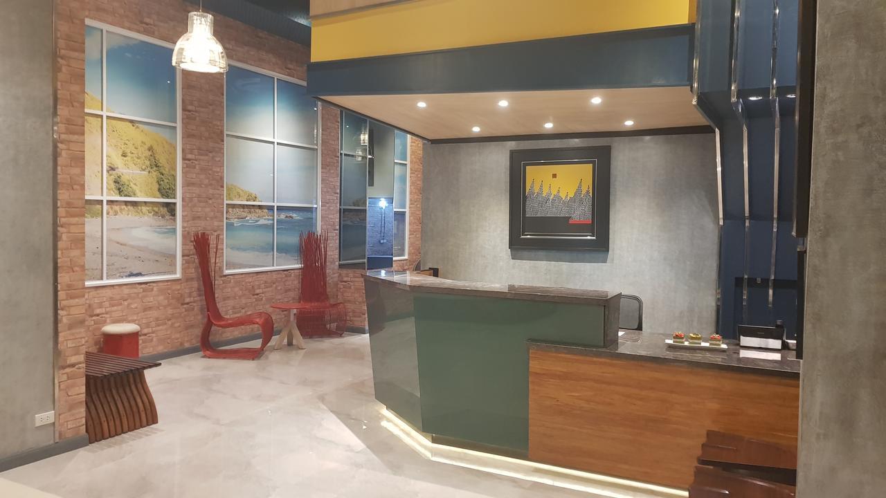 Gq Plaza Hotell Kalibo Exteriör bild